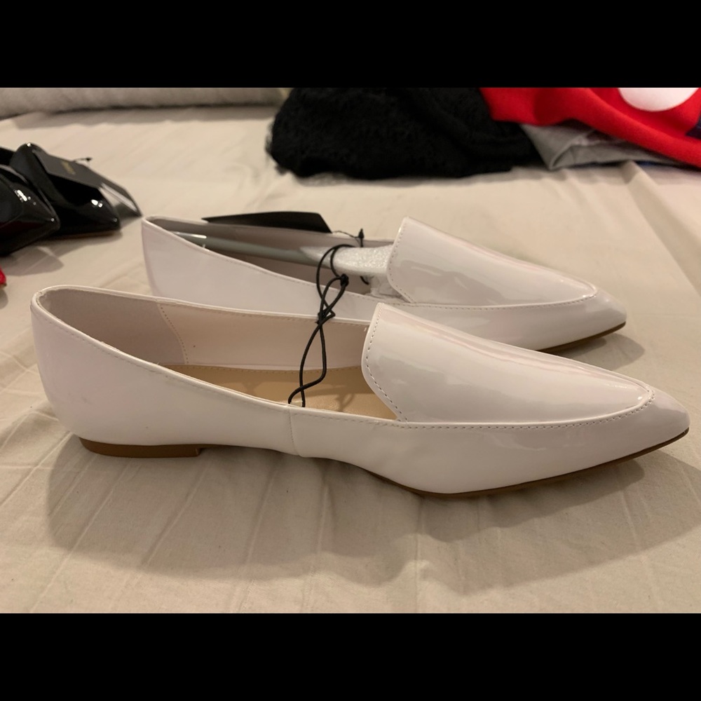 White flat shoes - Picture 2 of 4